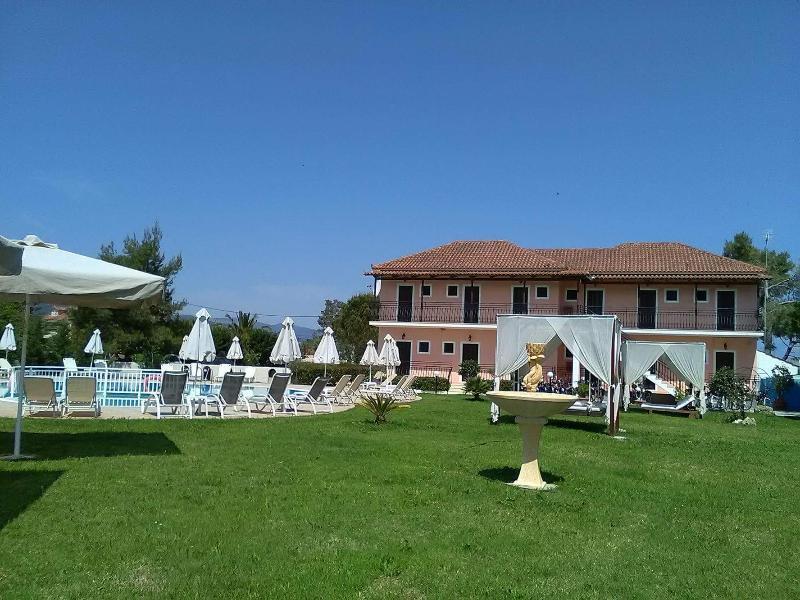 Eleni'S Garden & Castello Suites Αλυκανάς Εξωτερικό φωτογραφία