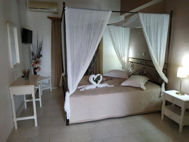 Eleni'S Garden & Castello Suites Αλυκανάς Εξωτερικό φωτογραφία