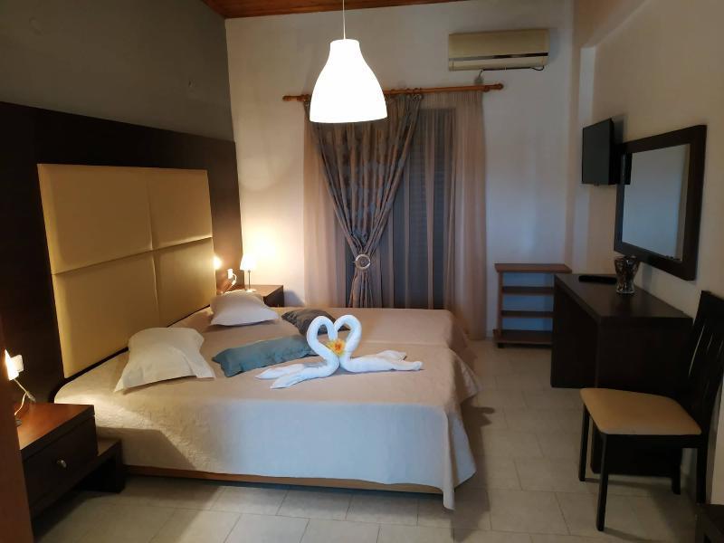 Eleni'S Garden & Castello Suites Αλυκανάς Εξωτερικό φωτογραφία