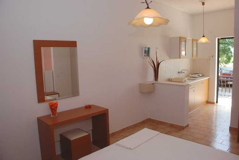 Eleni'S Garden & Castello Suites Αλυκανάς Εξωτερικό φωτογραφία