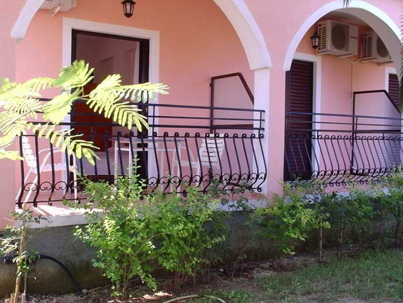 Eleni'S Garden & Castello Suites Αλυκανάς Εξωτερικό φωτογραφία