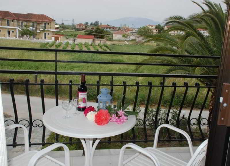Eleni'S Garden & Castello Suites Αλυκανάς Εξωτερικό φωτογραφία