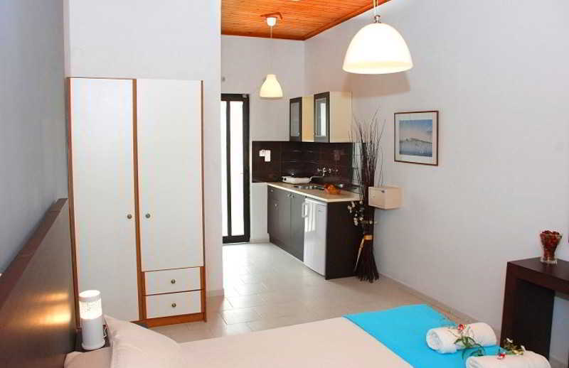 Eleni'S Garden & Castello Suites Αλυκανάς Εξωτερικό φωτογραφία